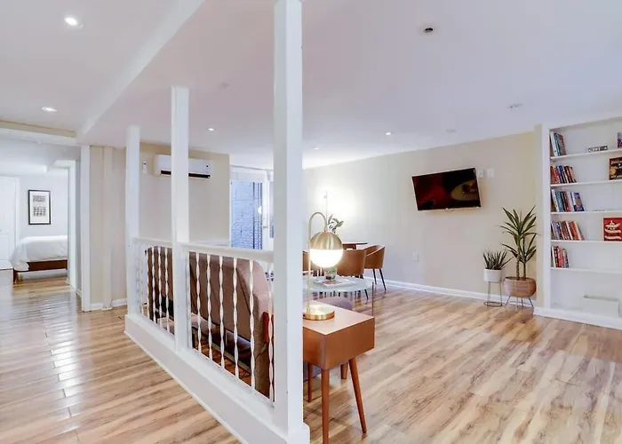 Beautiful 2 Bedroom Across From The House Of Representatives