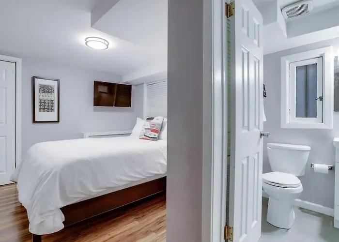 Beautiful 2 Bedroom Across From The House Of Representatives