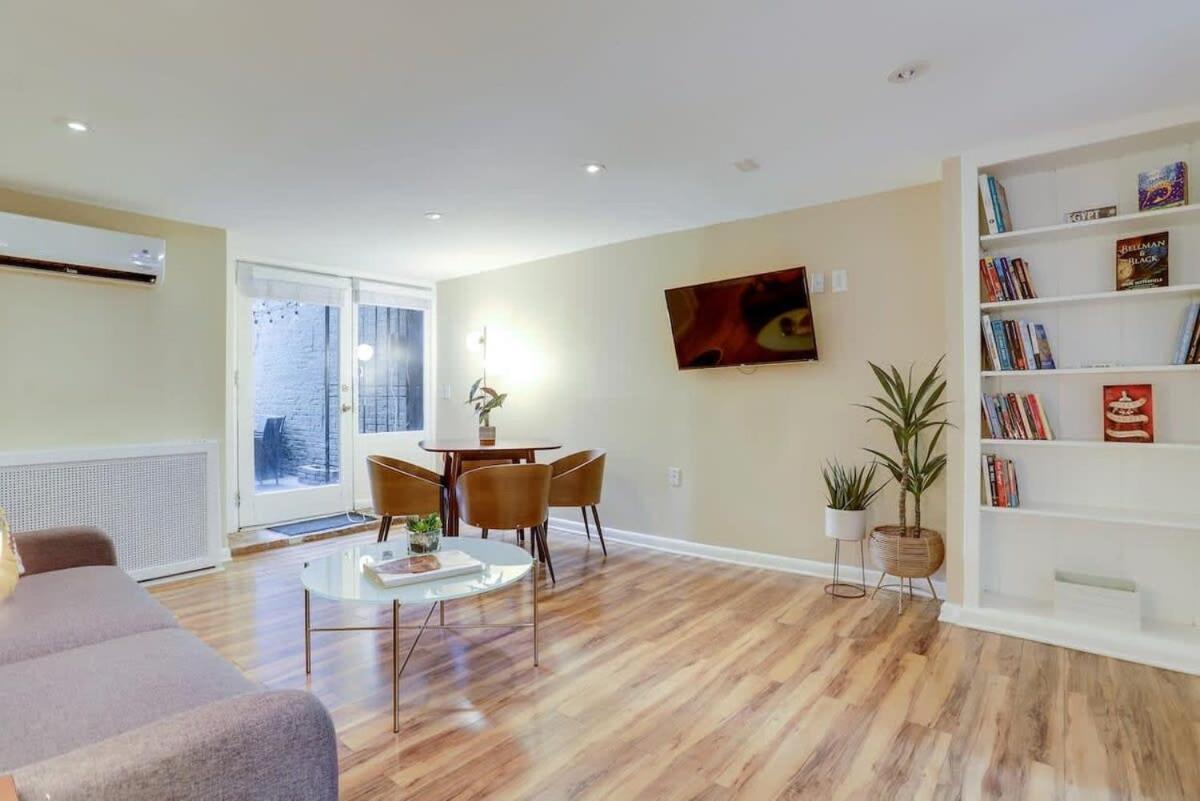 Beautiful 2 Bedroom Across From The House Of Representatives Apartment