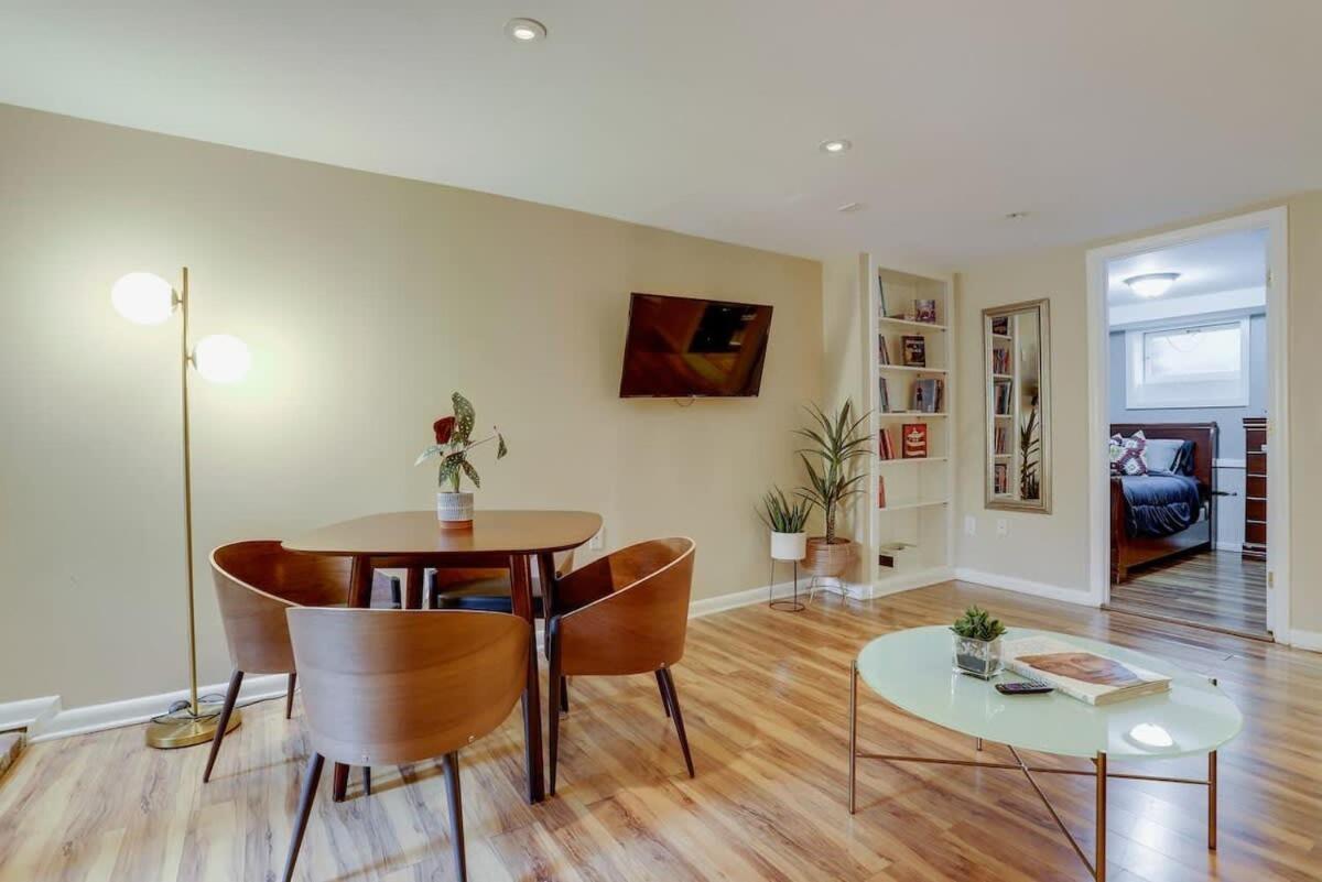 Beautiful 2 Bedroom Across From The House Of Representatives Apartment *