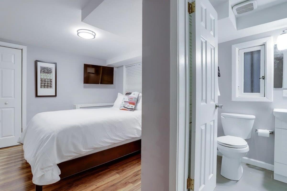 Beautiful 2 Bedroom Across From The House Of Representatives Washington