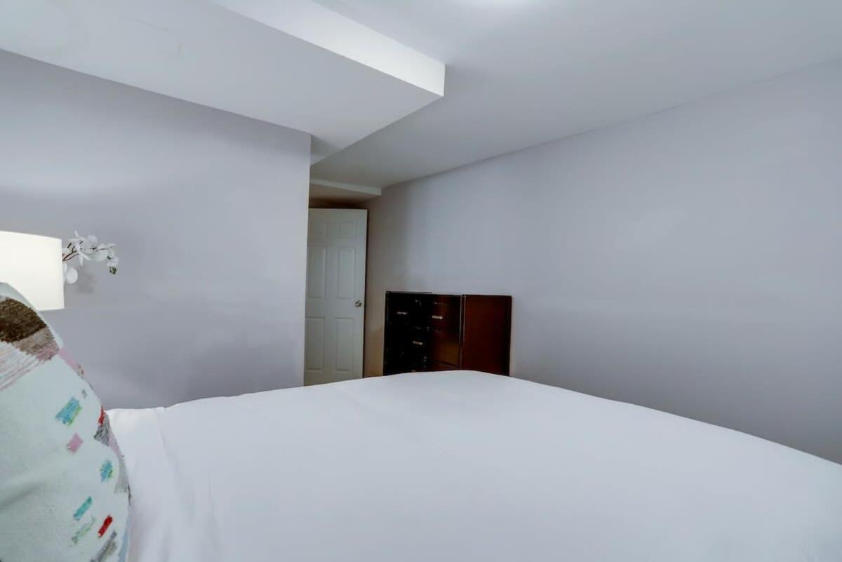 Beautiful 2 Bedroom Across From The House Of Representatives Appartement