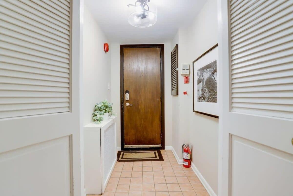 Apartment Beautiful 2 Bedroom Across From The House Of Representatives *
