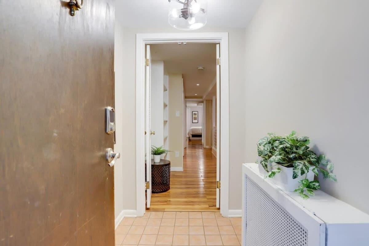 Beautiful 2 Bedroom Across From The House Of Representatives
