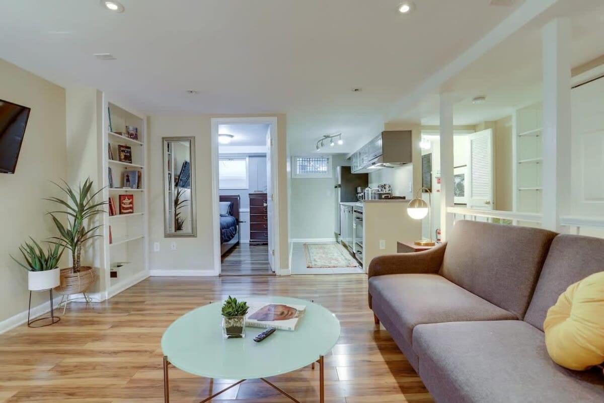Beautiful 2 Bedroom Across From The House Of Representatives Apartment Washington