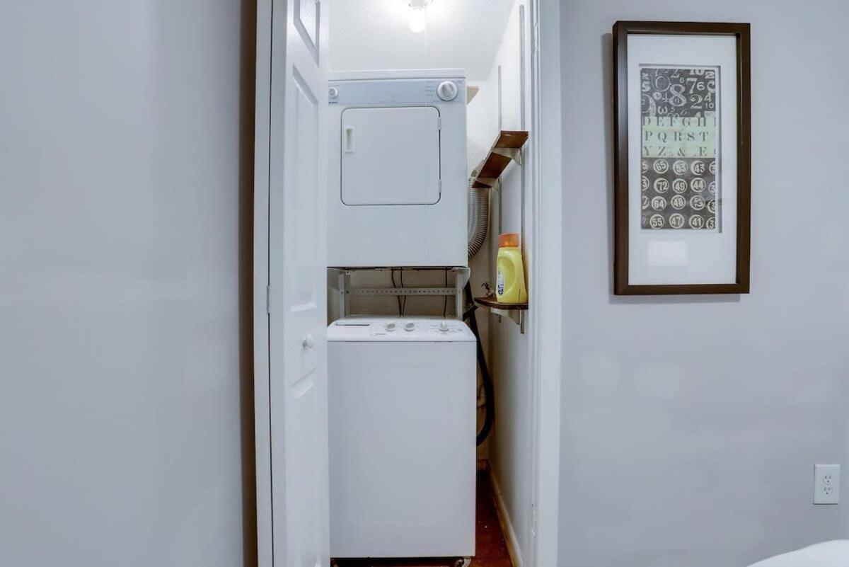 Beautiful 2 Bedroom Across From The House Of Representatives Washington