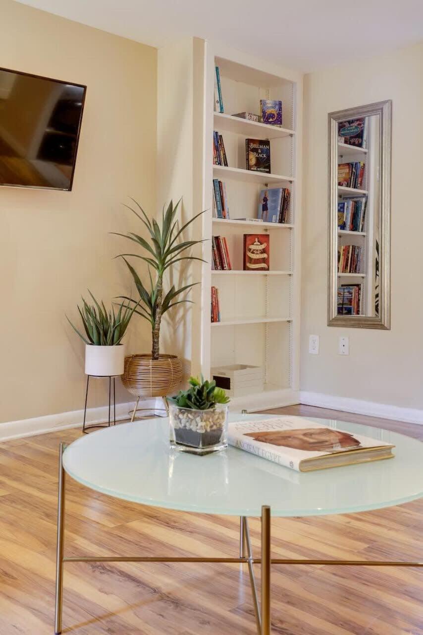 Apartment Beautiful 2 Bedroom Across From The House Of Representatives