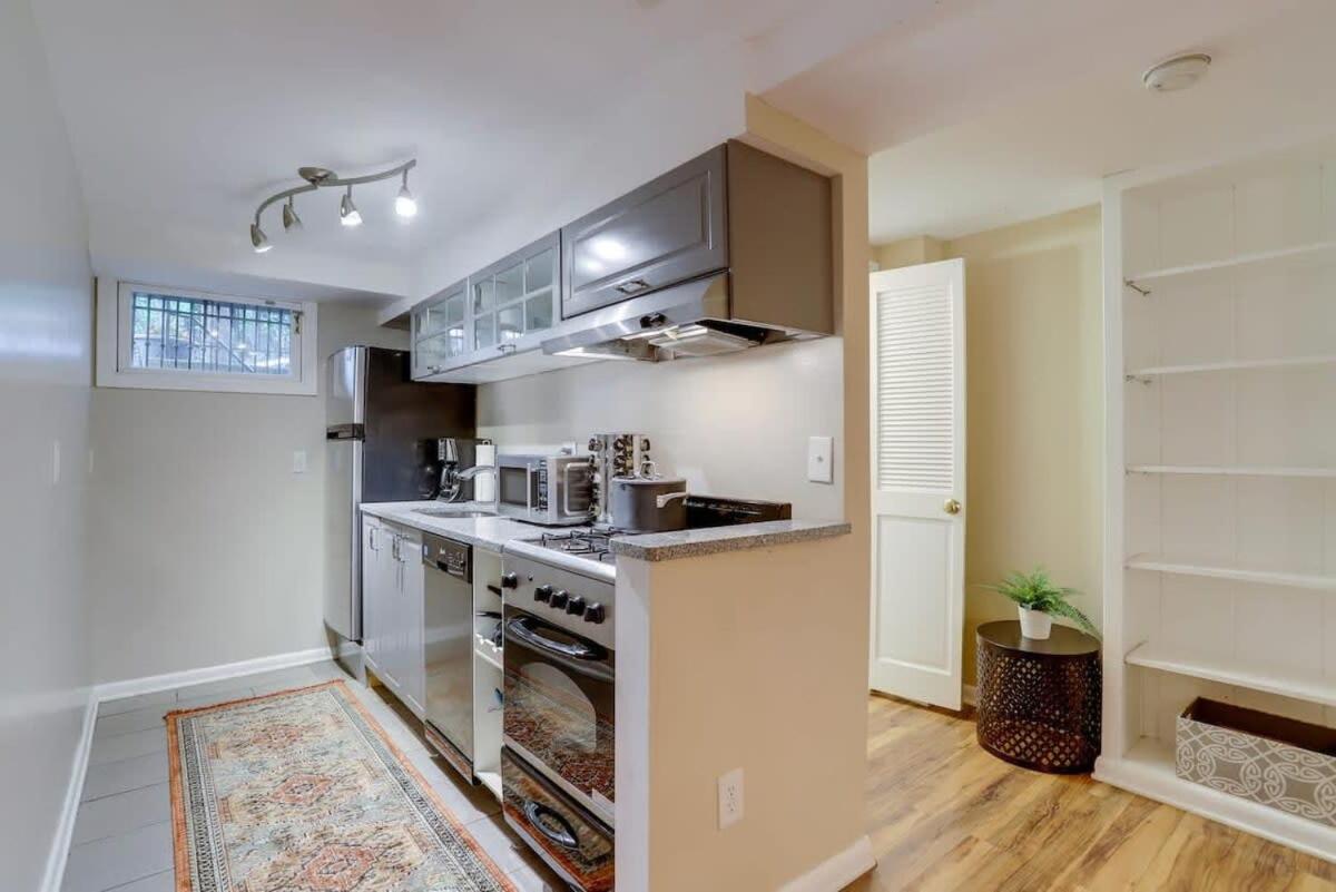 Beautiful 2 Bedroom Across From The House Of Representatives Apartment