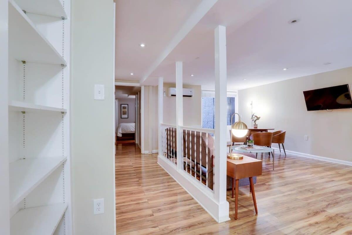 Beautiful 2 Bedroom Across From The House Of Representatives Washington