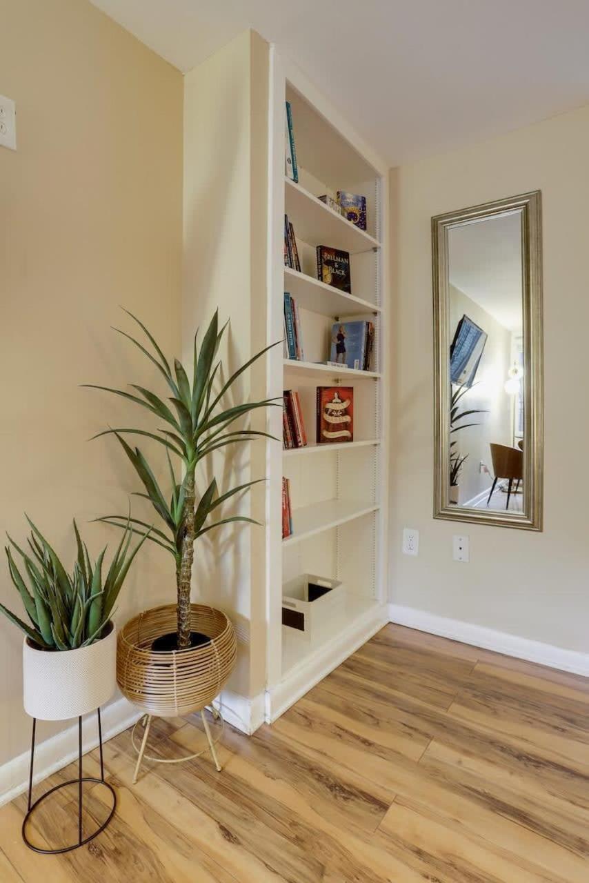 Beautiful 2 Bedroom Across From The House Of Representatives Apartment
