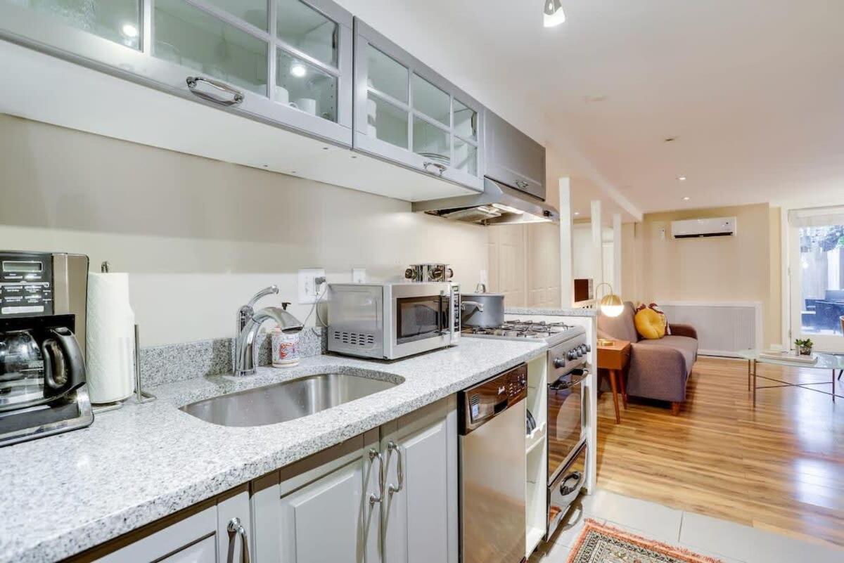 Beautiful 2 Bedroom Across From The House Of Representatives
